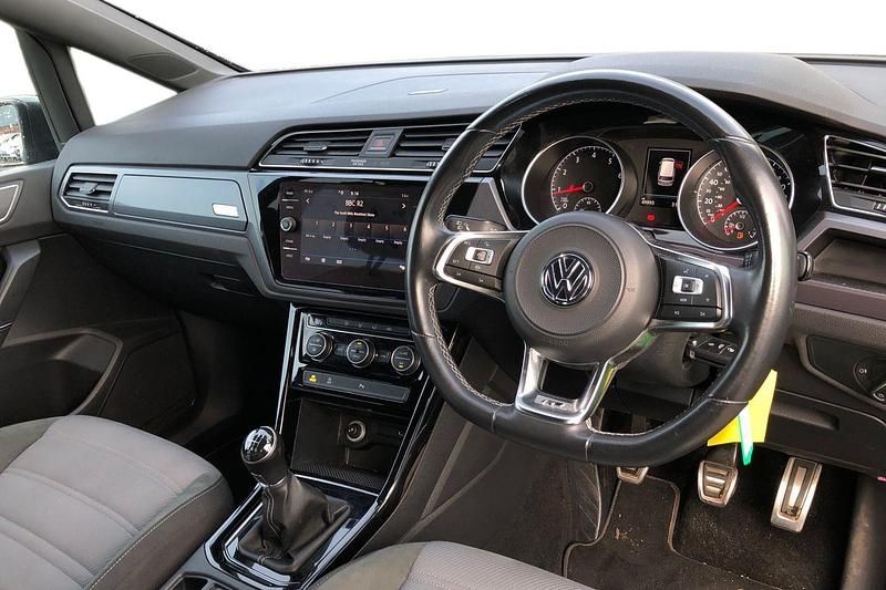 Used VW Touran R-line 150 HP (110 kW) 2019 Grey MPV