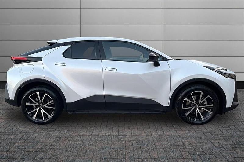 Used Toyota C-HR Design 223 HP (164 kW) 2025 Platinum white SUV