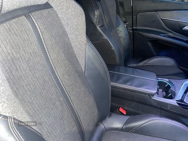 Used Peugeot 3008 GT-line 2017 White Hatchback