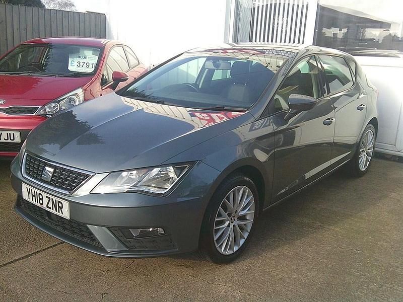 Begagnad Seat Leon SE Dynamic 2018 Grå Halvkombi