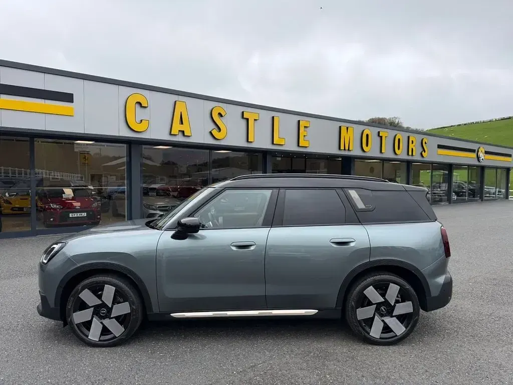 Used Mini Countryman Exclusive 300 HP (220 kW) 2024 Green SUV