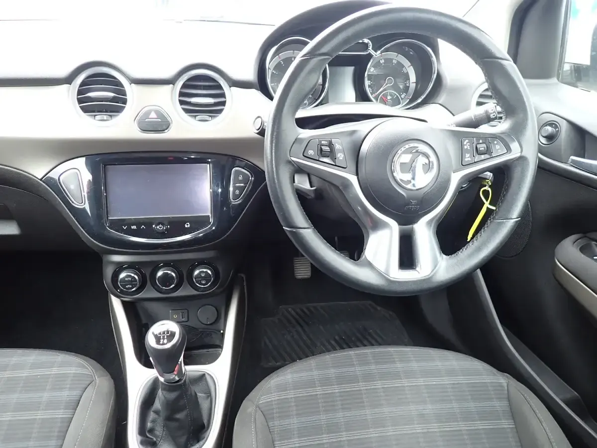 Used Vauxhall Adam Glam 70 HP (51 kW) 2014 White Hatchback