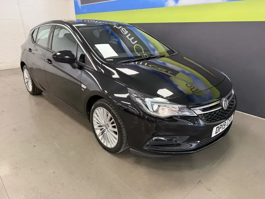Used Vauxhall Astra Elite 200 HP (147 kW) 2019 Black Hatchback