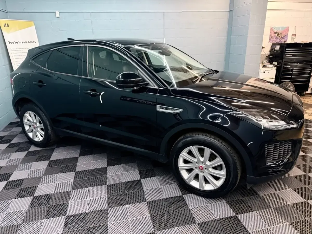 Begagnad Jaguar E-Pace S 150 HK (110 kW) 2019 Svart SUV
