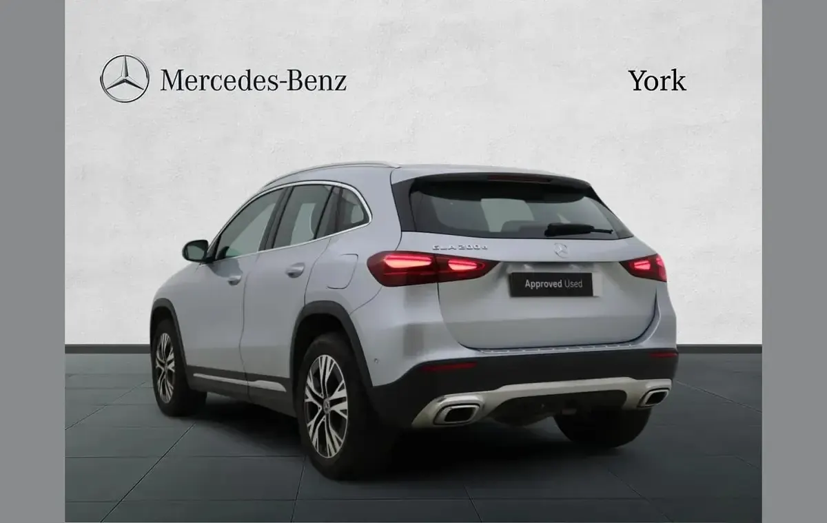Used Mercedes GLA200 Executive 150 HP (110 kW) 2025 Silver SUV