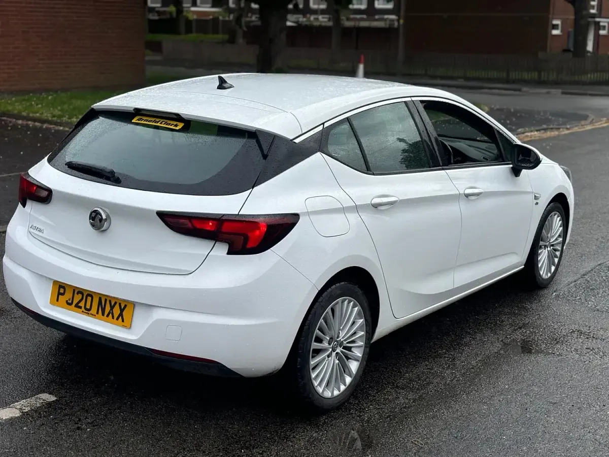 Used Vauxhall Astra Elite 2020 White Hatchback