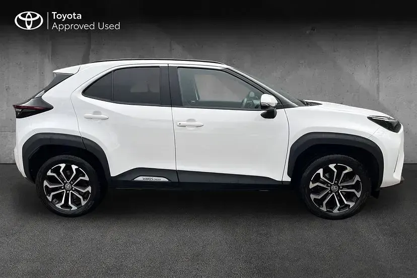 Used Toyota Yaris Cross Design 116 HP (85 kW) 2024 White SUV