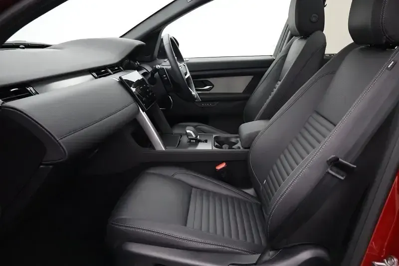 Used Land Rover Discovery 5 SE Dynamic 204 HP (150 kW) 2025 Red SUV