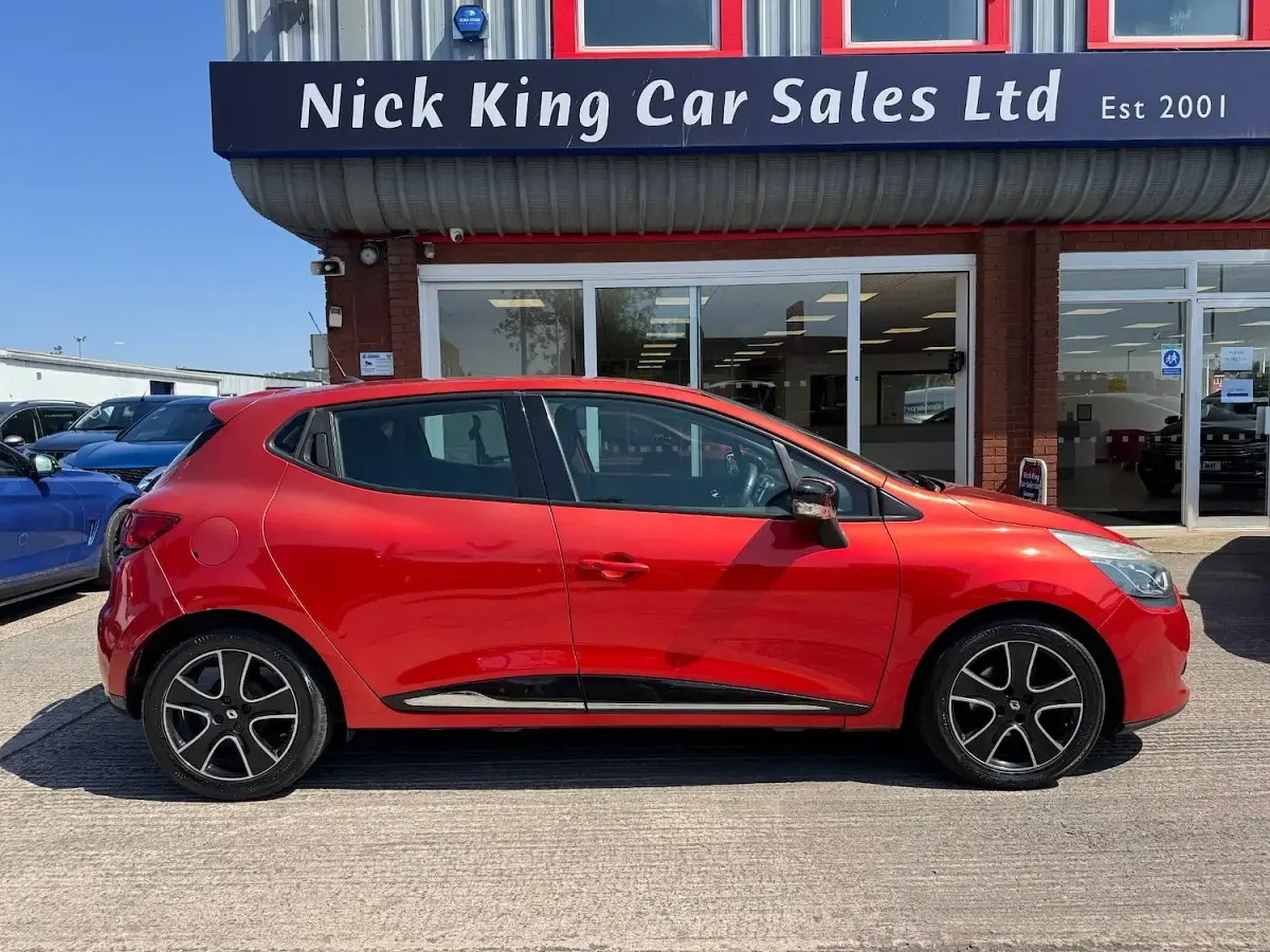 Used Renault Clio Dynamique 75 HP (55 kW) 2013 Red Hatchback