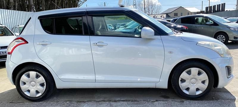 Used Suzuki Swift SZ4 2013 White Hatchback