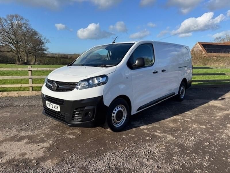 Used Vauxhall Vivaro 100 HP (73 kW) 2023 White MPV