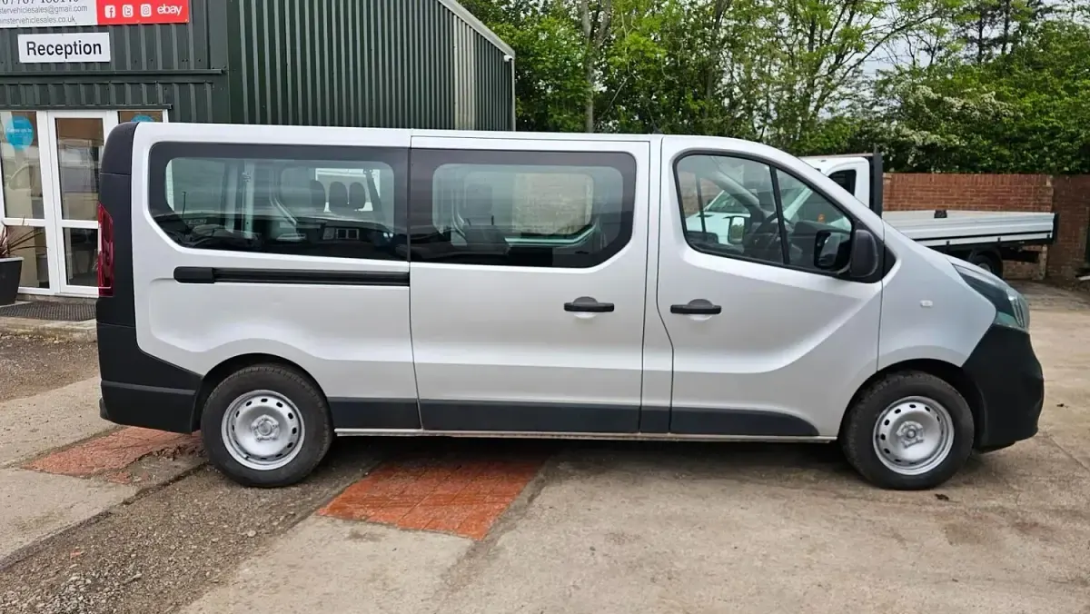 Used Vauxhall Vivaro 120 HP (88 kW) 2019 Silver MPV