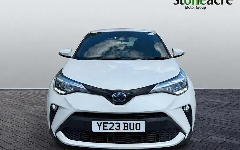 Used Toyota C-HR 140 HP (102 kW) 2026 White SUV