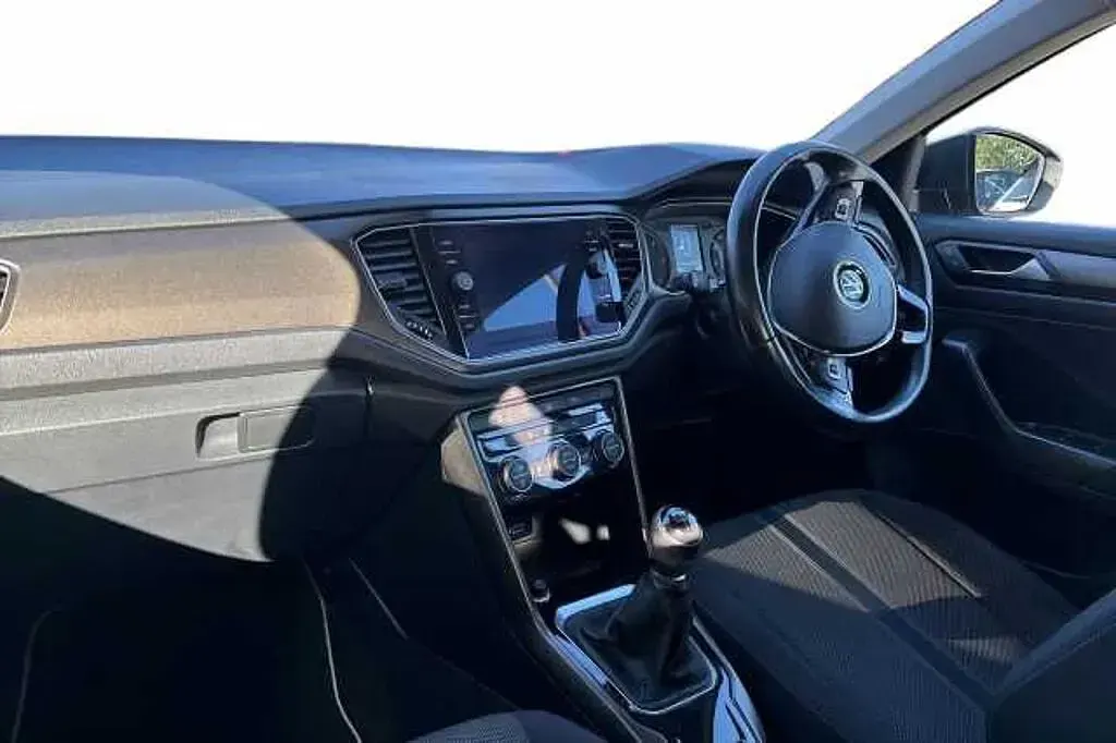 Usado VW T-Roc SE 115 HP (84 kW) 2018 Cinzento SUV