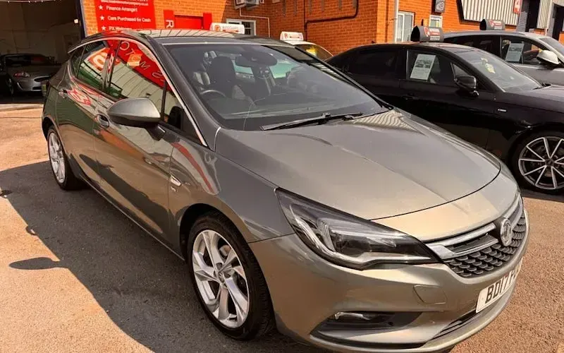 Used Vauxhall Astra SRi 101 HP (74 kW) 2017 Hatchback