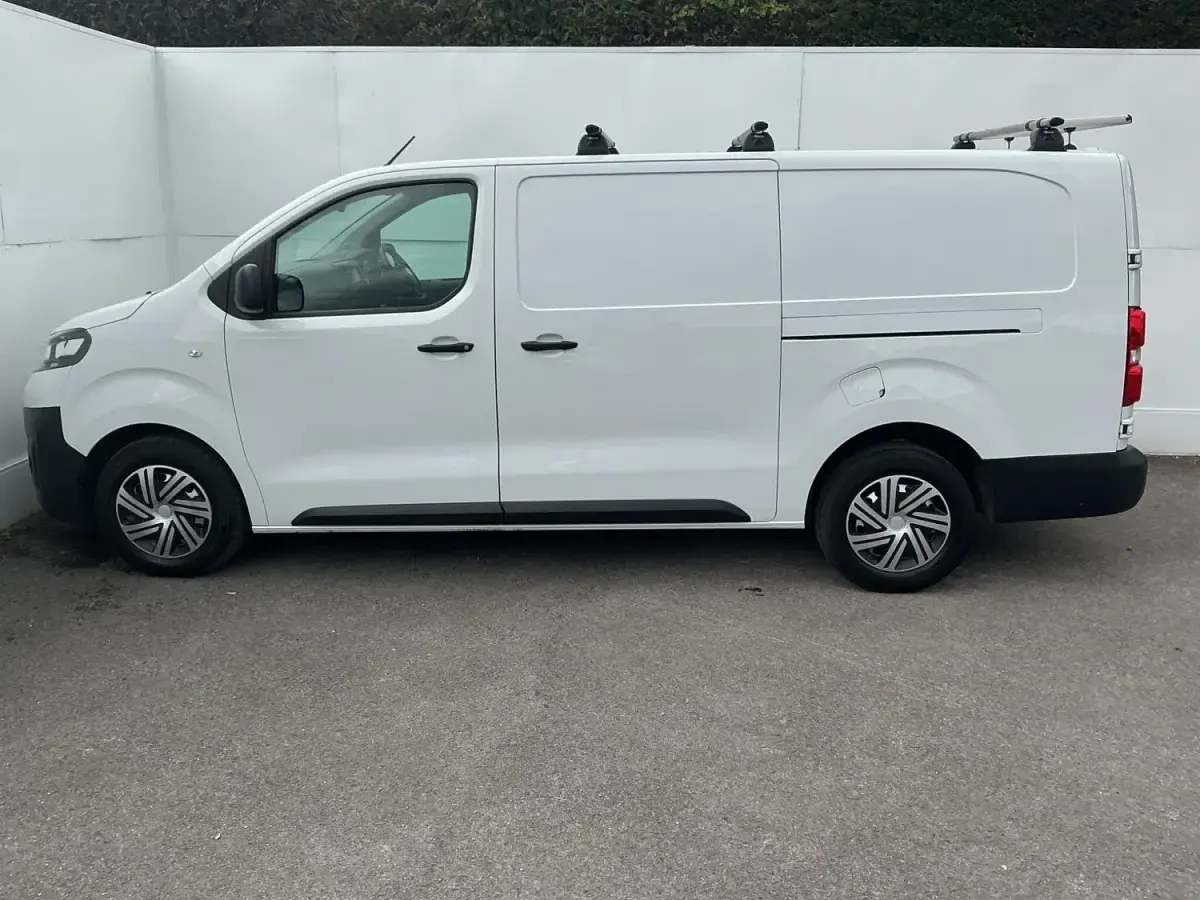 Gebraucht Vauxhall Vivaro 100 PS (73 kW) 2022 Weiß Van / Kleinbus