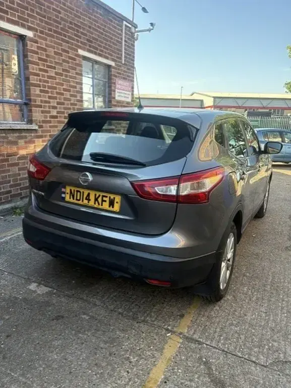 Used Nissan Qashqai Acenta 115 HP (84 kW) 2014 Grey SUV