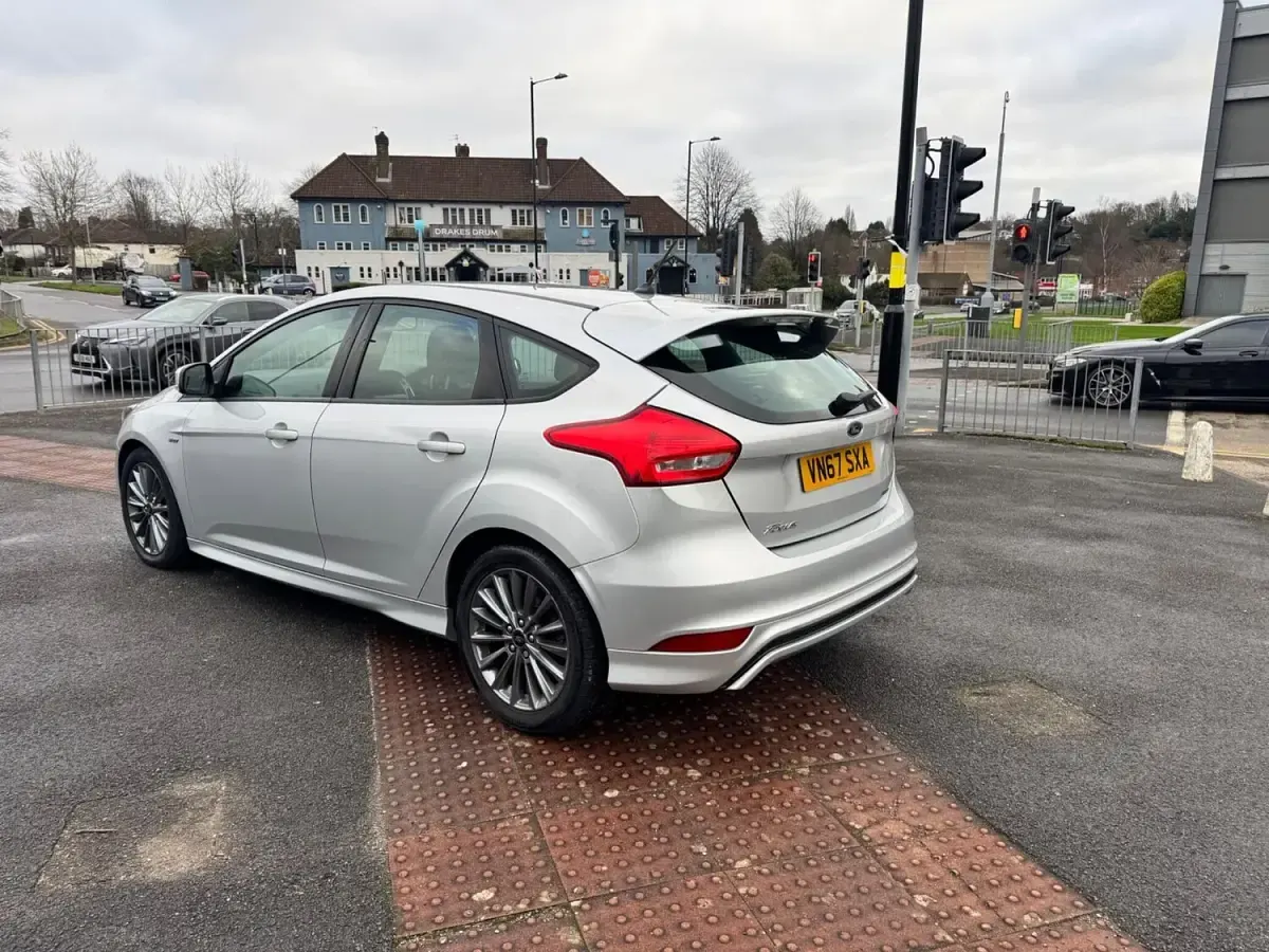 Used Ford Focus ST-Line 125 HP (91 kW) 2017 Silver Hatchback