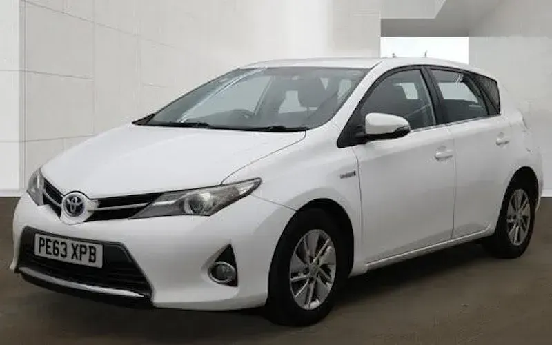 Used Toyota Auris Hybrid 136 HP (100 kW) 2013 Hatchback