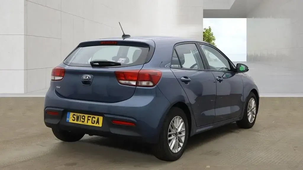 Used Kia Rio 100 HP (73 kW) 2019 Blue Hatchback
