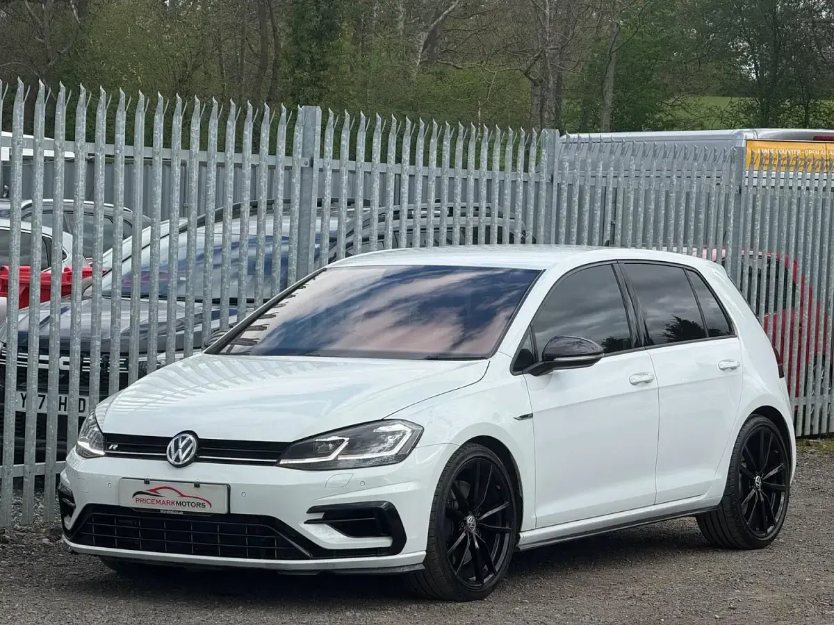 Begagnad VW Golf VII R 310 HK (228 kW) 2018 Vit Halvkombi