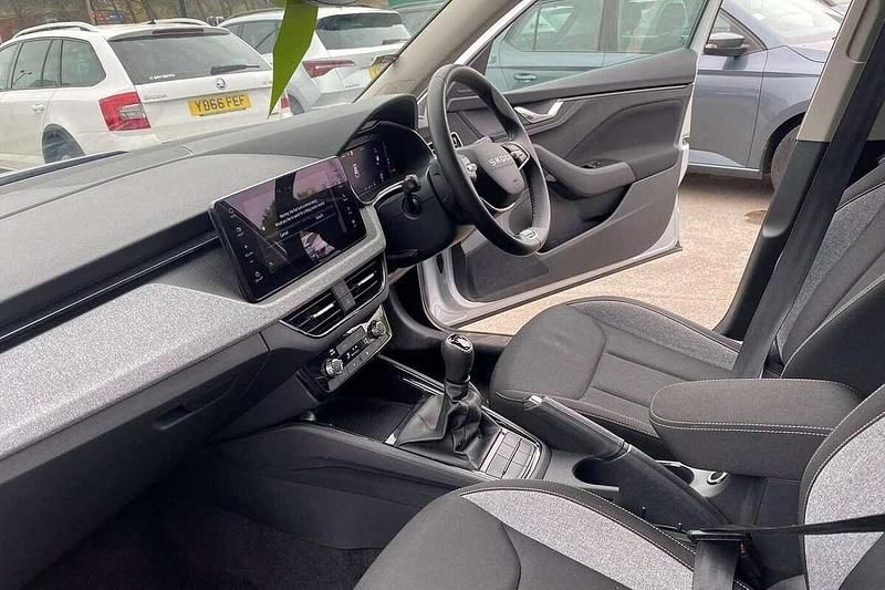 Used Skoda Kamiq SE 70 HP (51 kW) 2025 Brilliant silver SUV