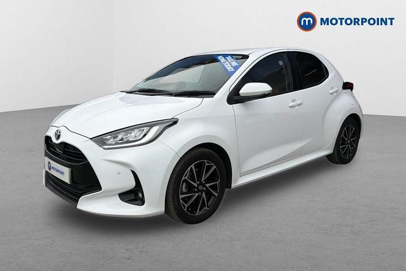Used Toyota Yaris Hybrid Design 2024 White Hatchback