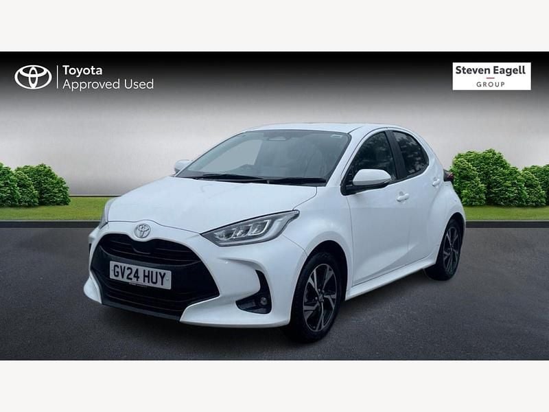 Used Toyota Yaris Hybrid Design 2024 White Hatchback
