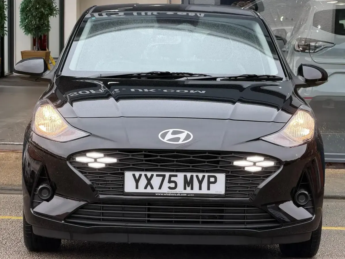 New Hyundai i10 Advanced 83 HP (61 kW) 2025 Black Hatchback