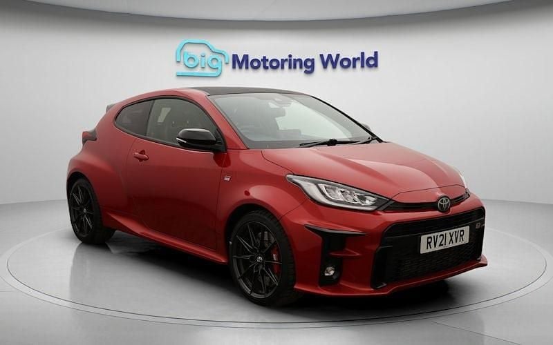 Used Toyota Yaris 261 HP (191 kW) 2021 Red Hatchback