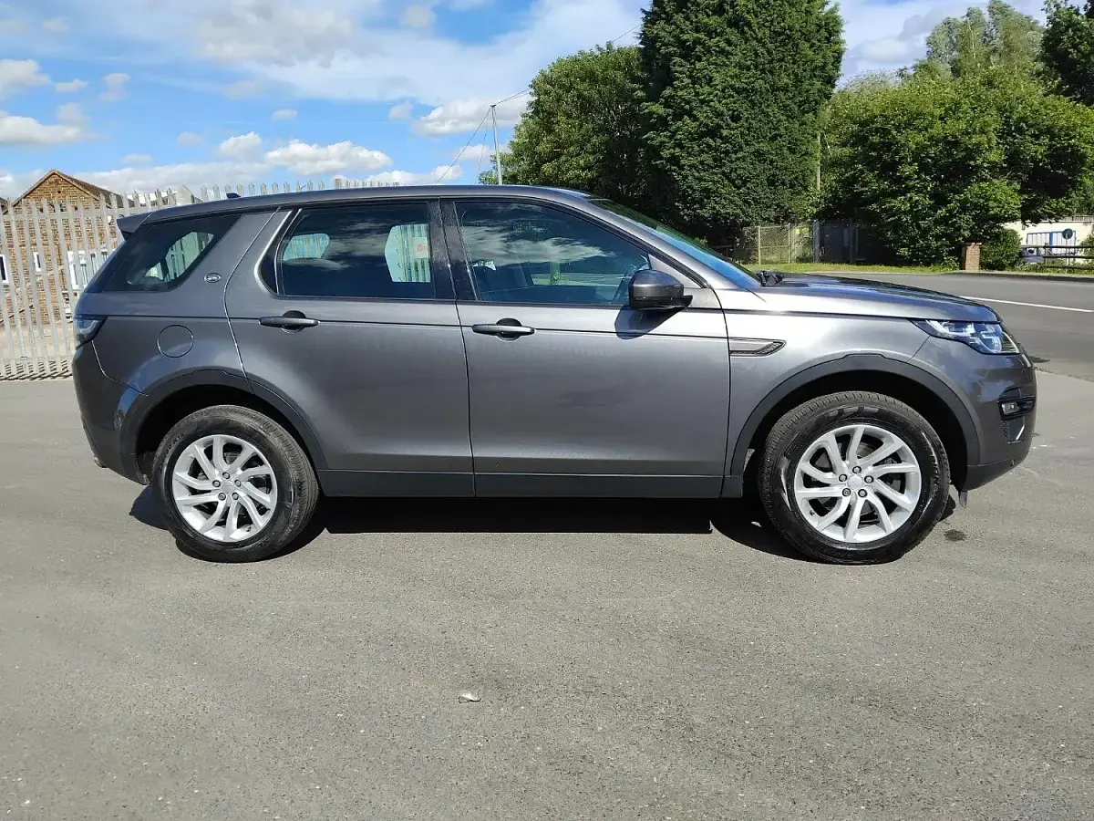 Used Land Rover Discovery Sport SE 180 HP (132 kW) 2015 Grey SUV