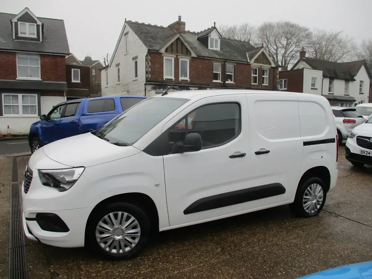 Used Vauxhall Combo Sportive 100 HP (73 kW) 2020 White MPV