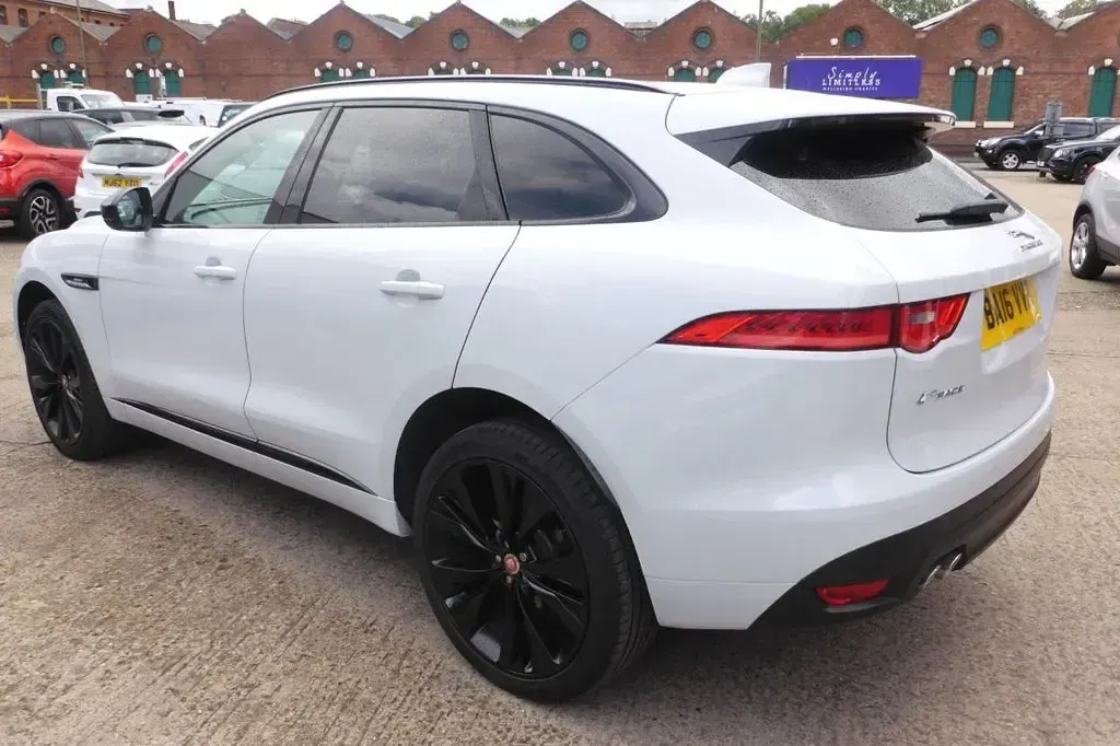 Used Jaguar F-Pace R-Sport 180 HP (132 kW) 2016 White SUV