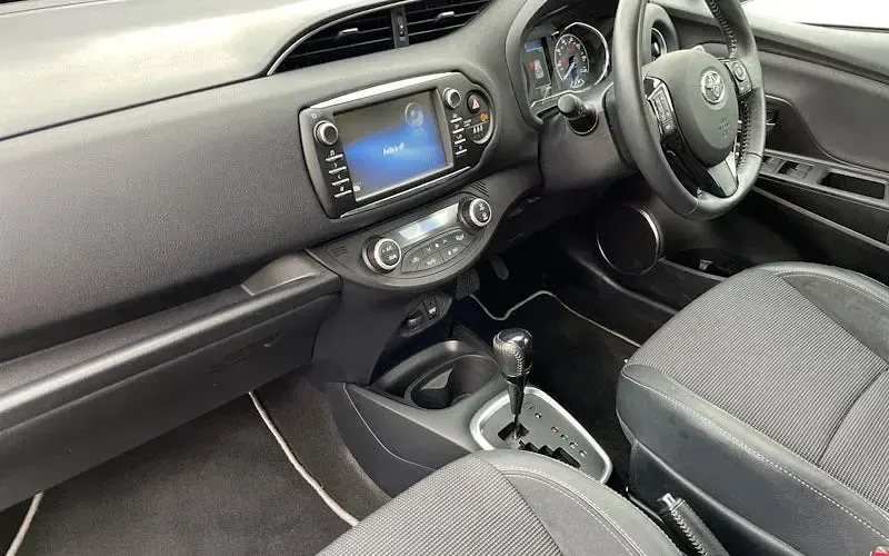 Used Toyota Yaris 101 HP (74 kW) 2020 Blue Hatchback