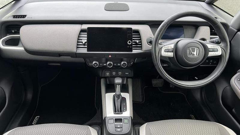 Used Honda Jazz Hybrid 109 HP (80 kW) 2023 White Hatchback