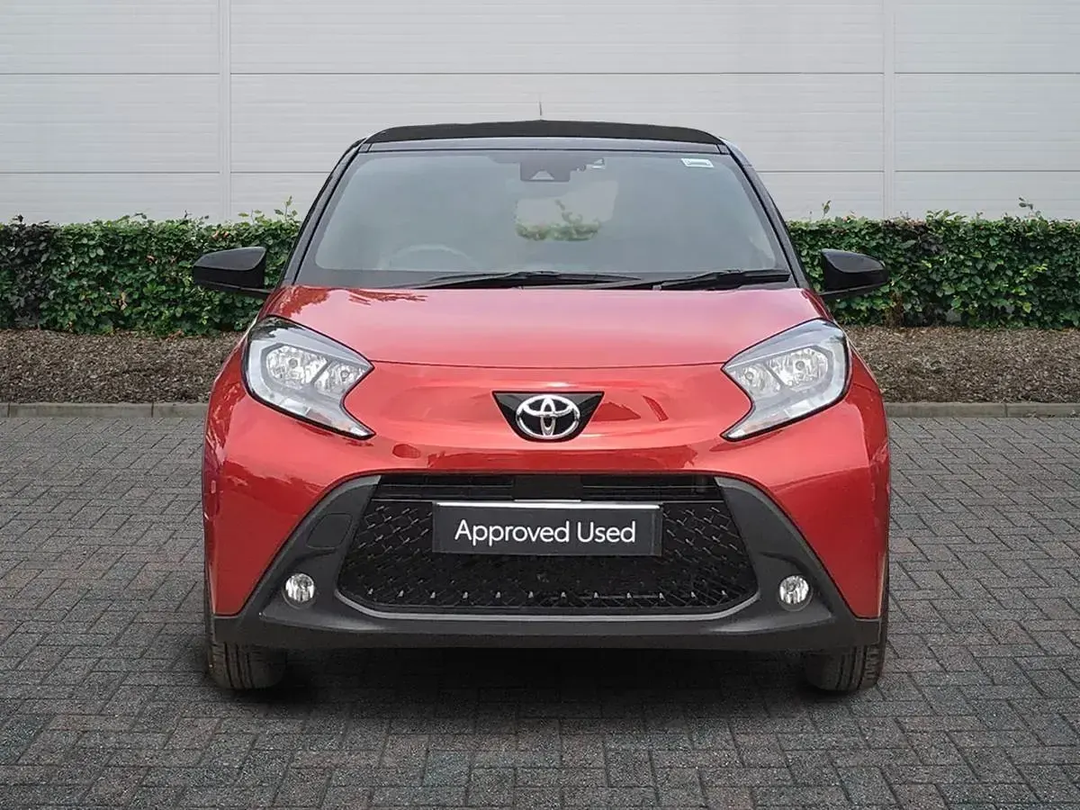 Used Toyota Aygo X 72 HP (52 kW) 2023 Red SUV