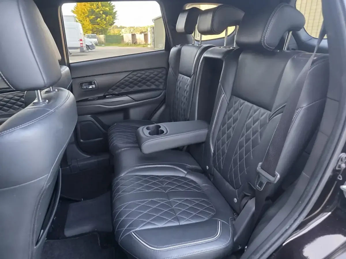 Used Mitsubishi Outlander P-HEV 224 HP (164 kW) 2020 Black Estate