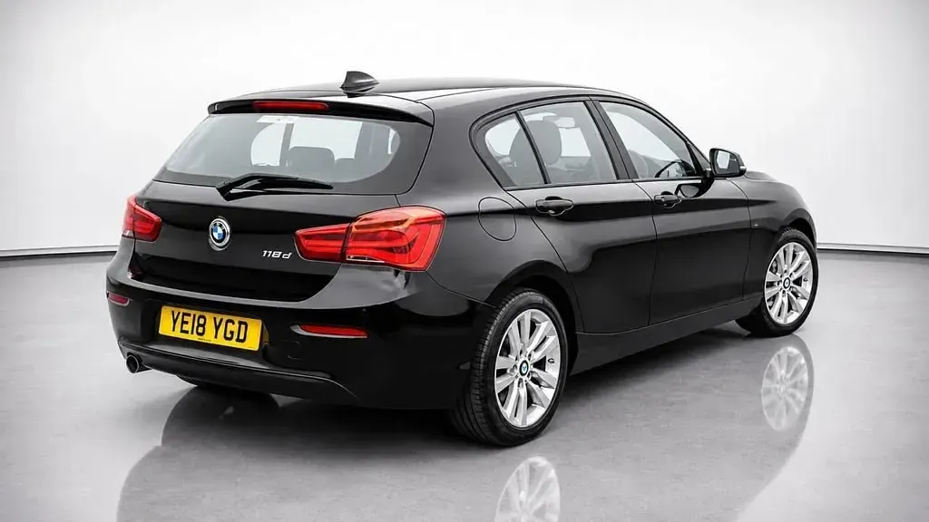 Używany BMW 118 Sport Line 2018 Czarny Hatchback