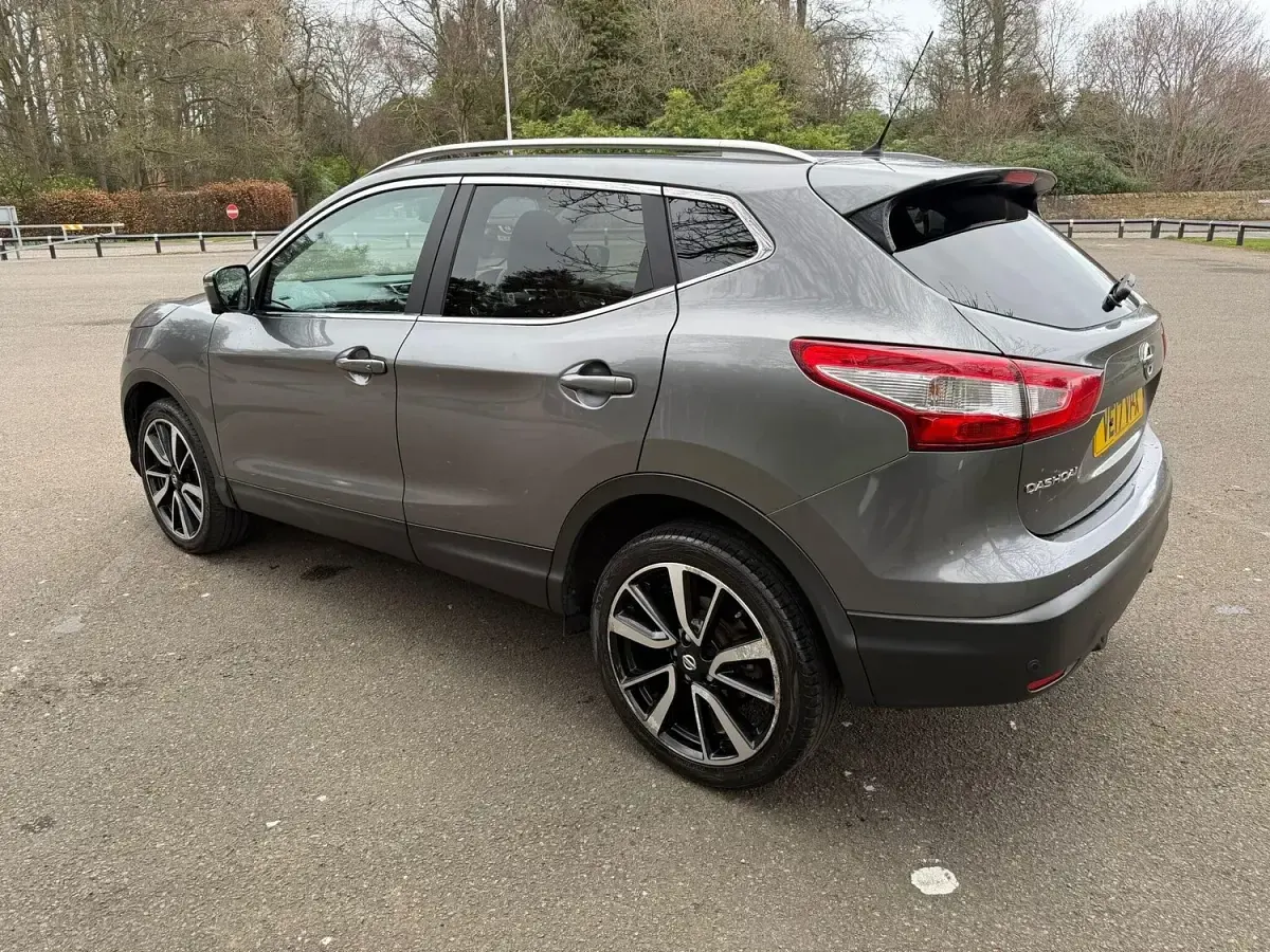 Used Nissan Qashqai Tekna 130 HP (95 kW) 2017 Grey SUV