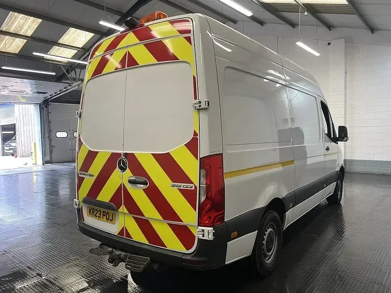 Used Mercedes Sprinter Progressive 148 HP (108 kW) 2023 White Van