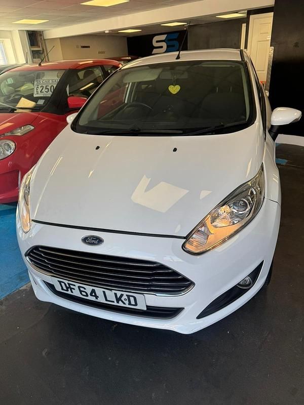 White Used 2015 Ford Fiesta Zetec Hatchback | £2,495 (Super price) - Image 1/4