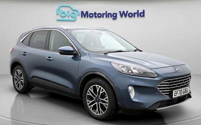 Usado Ford Kuga Titanium 120 HP (88 kW) 2021 Azul SUV