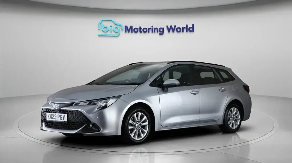 Used Toyota Corolla 140 HP (102 kW) 2023 Silver Estate