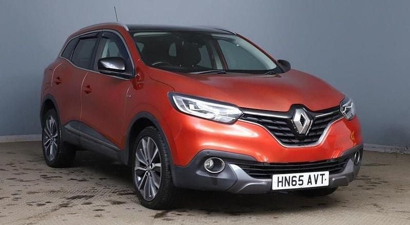 Red Used 2015 Renault Kadjar Signature SUV | £6,790 (Fair price) - Image 1/2