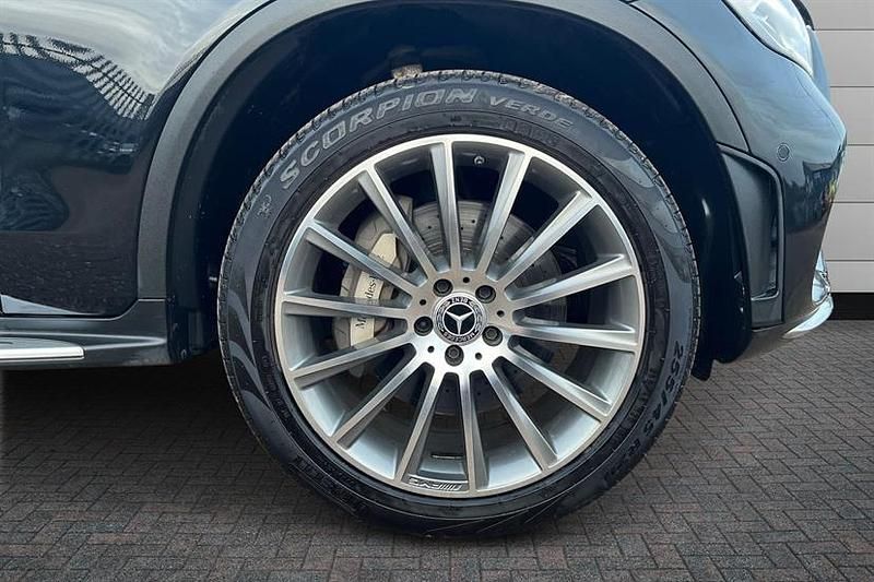 Used Mercedes GLC300 AMG Line Premium 306 HP (225 kW) 2021 Obsidian black Estate