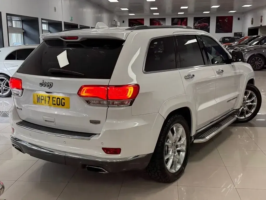Begagnad Jeep Grand Cherokee Summit 247 HK (181 kW) 2017 Beige SUV