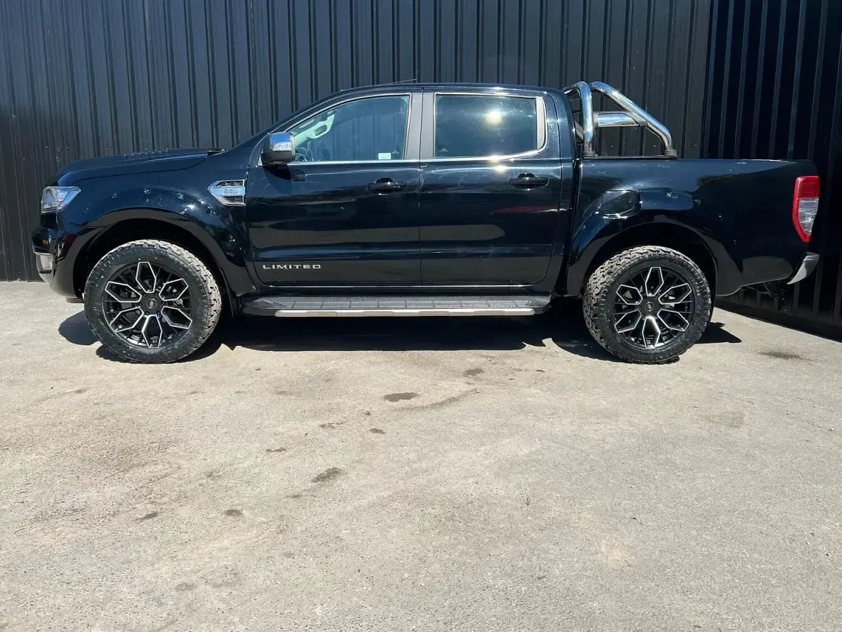 Used Ford Ranger Limited 160 HP (117 kW) 2019 Black Pickup