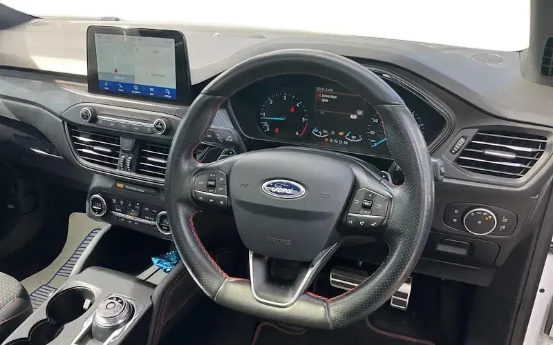 Used Ford Focus ST-Line X 150 HP (110 kW) 2018 White Hatchback