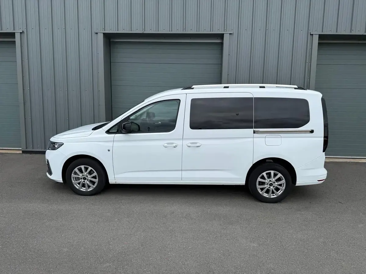 Used Ford Tourneo Connect Titanium 122 HP (89 kW) 2024 White MPV