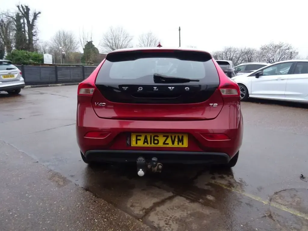 Usado Volvo V40 Momentum 122 HP (89 kW) 2016 Vermelho Citadino
